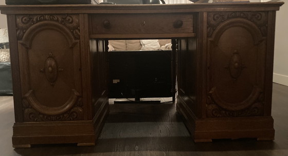 Image 1 of Bureau van eikenhout met stoel