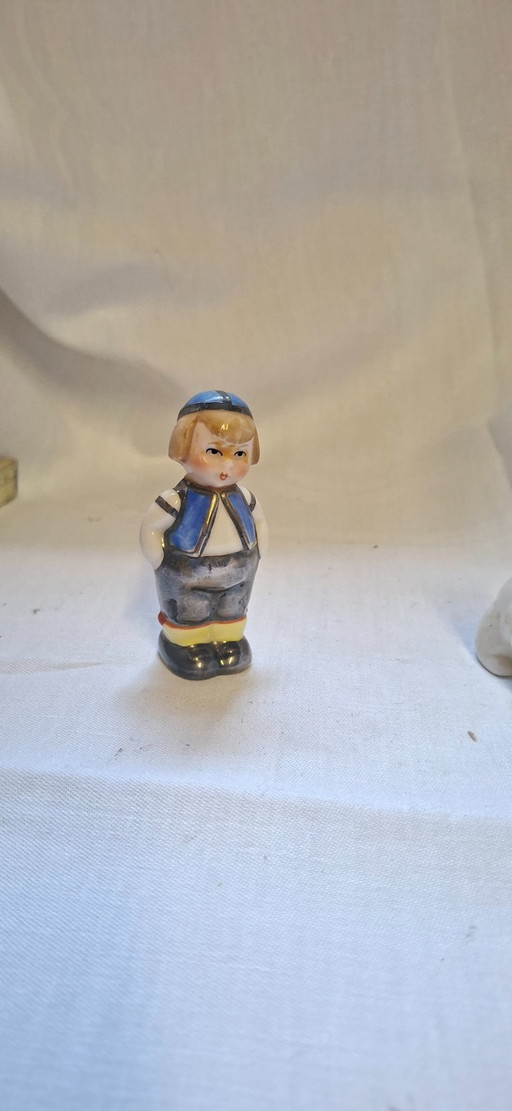 Dutch Young Vintage Pepper Shakers – tafelaccessoires, Ceramic