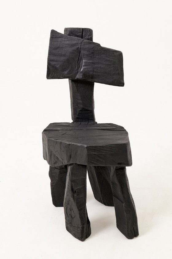Image 1 of Brutalistischer Skulpturenstuhl, geschnitzt, Massivholz, Eiche, Schwarz, rustikal, Logniture