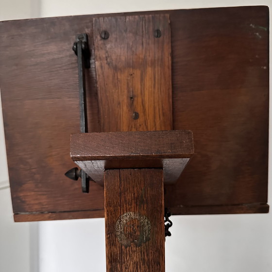 Image 1 of Leggio in rovere antico e ghisa – Leggio architettonico senza tempo