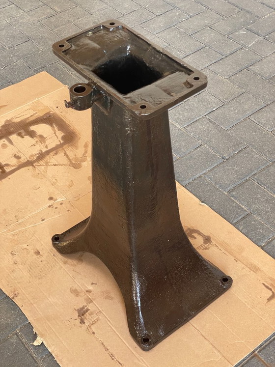 Image 1 of Base per colonna antica in ghisa "z10" - Restaurata in stile industriale