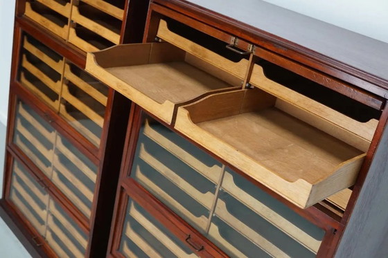 Image 1 of Armario de mercería inglés con puertas de cristal, circa 1920/1930