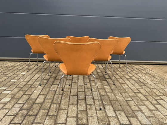 Image 1 of 6x Fritz Hansen series 7 Vlinderstoelen Cognac Camel leder