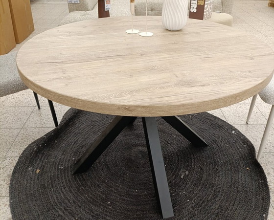 Image 1 of Table de salle à manger ronde en MDF avec pieds croisés, 120 cm