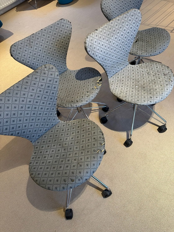 4 x Fritz Hansen Series 7 Chairs, Arne Jacobsen, Original Osborne & Little Fabric, Swivel chairs, Chrome (photo 6 of 15)