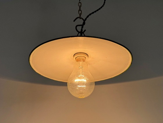 Image 1 of Industriële groene emaille lamp, jaren 30