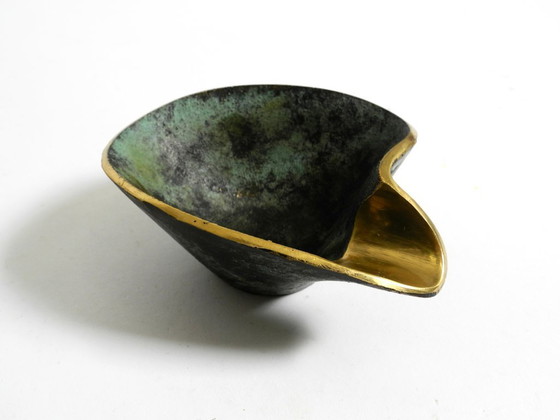 Image 1 of Bellissimi e molto rari, cinque posacenere da tavolo in ottone pesante della metà del secolo, realizzati da Carl Auböck, Austria