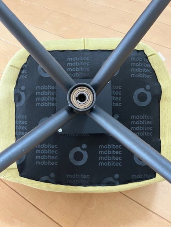 Image 1 of Mesa de comedor de MDF de diseño Italia con 4 sillas giratorias Mobitec