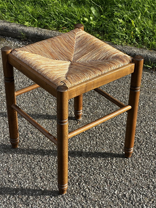 Vintage Hocker aus Holz mit Strohsitz – 60er Jahre