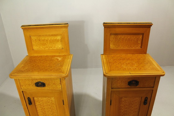 Image 1 of Mesitas de noche de arte popular bohemio, década de 1920, juego de 2