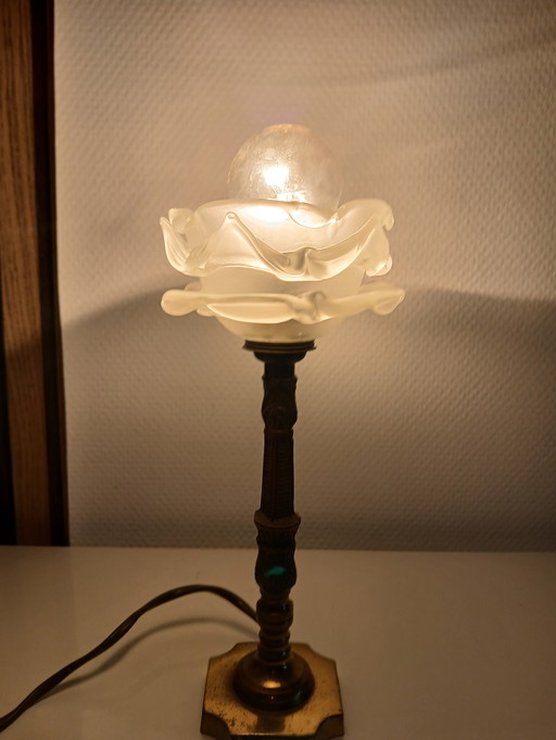 Tulip lamp.