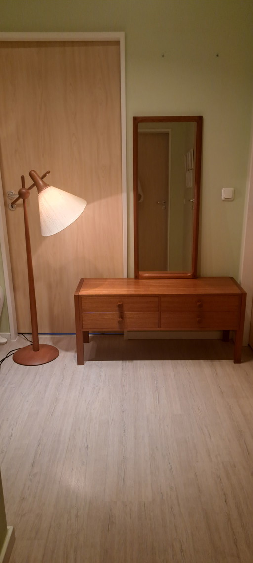 Tocador/aparador de teca Kassel Kjersgaard original, modelo nº 489, fabricado por O.D. Møbler, Dinamarca, alrededor de 1960