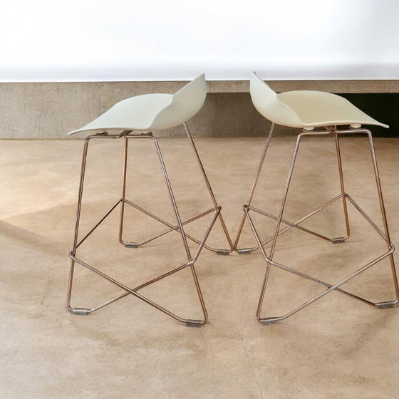 2 Witte Design Barkrukken Van Kaleidos, Model Cami. – Kaleidos Stool, Fiberglass, Plastic (photo 5 of 9)