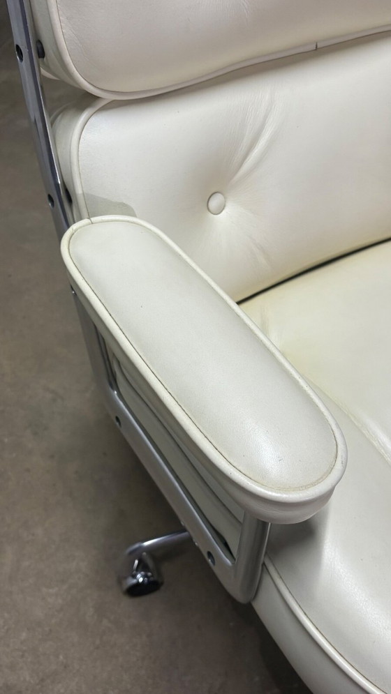 Image 1 of Herman Miller Eames Time Life Executive desk chair - pearl white leather
