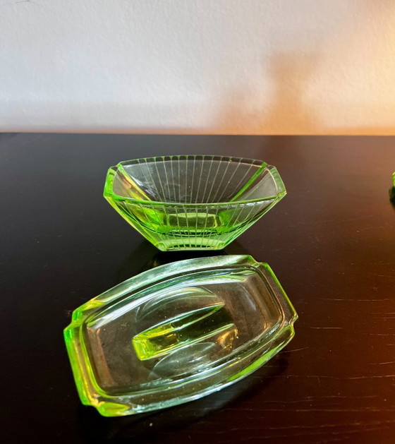 Image 1 of Ensemble de toilette Art Déco en verre à l'uranium de 4 pièces (vers 1930)