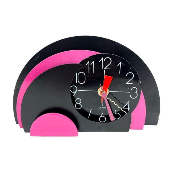 Image 1 of Horloge de cheminée style Memphis - Années 1980, Postmoderne, Noir et Rose