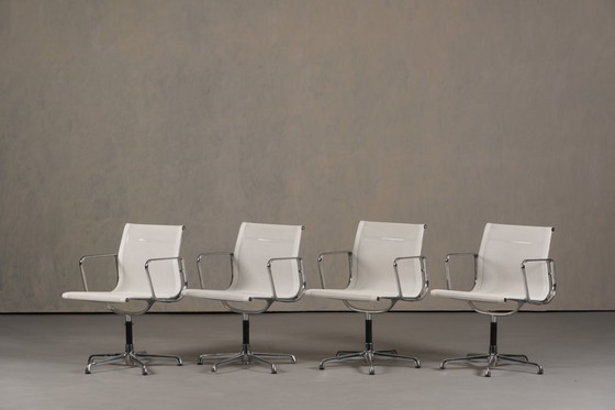 Image 1 of Silla Vitra EA 108 de Charles y Ray Eames, Alemania, década de 1990.