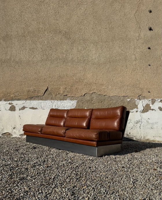 Image 1 of Divano a 3 posti in alluminio spazzolato e pelle marrone, Francia 1970