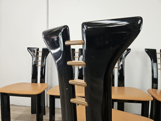Set aus 6 Pierre Cardin Stühlen aus schwarz lackiertem Holz, 1970 – Esszimmerstühle, Wood (photo 18 of 20)