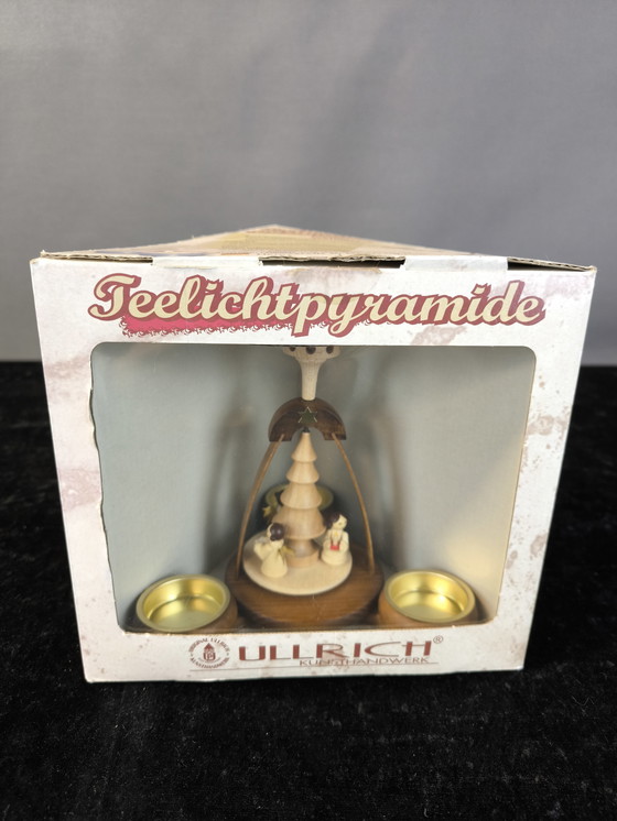 Image 1 of Vintage Kerstpiramide
