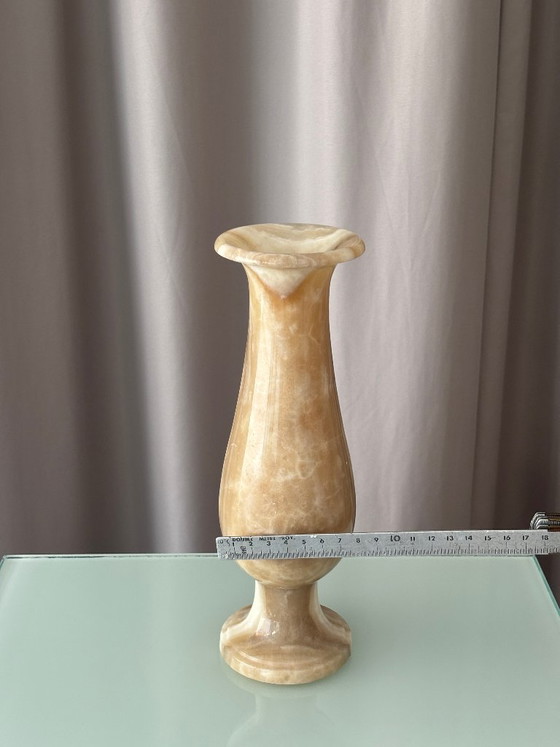 Grand vase vintage sculpté dans du marbre onyx naturel massif. – Stone (photo 7 of 11)