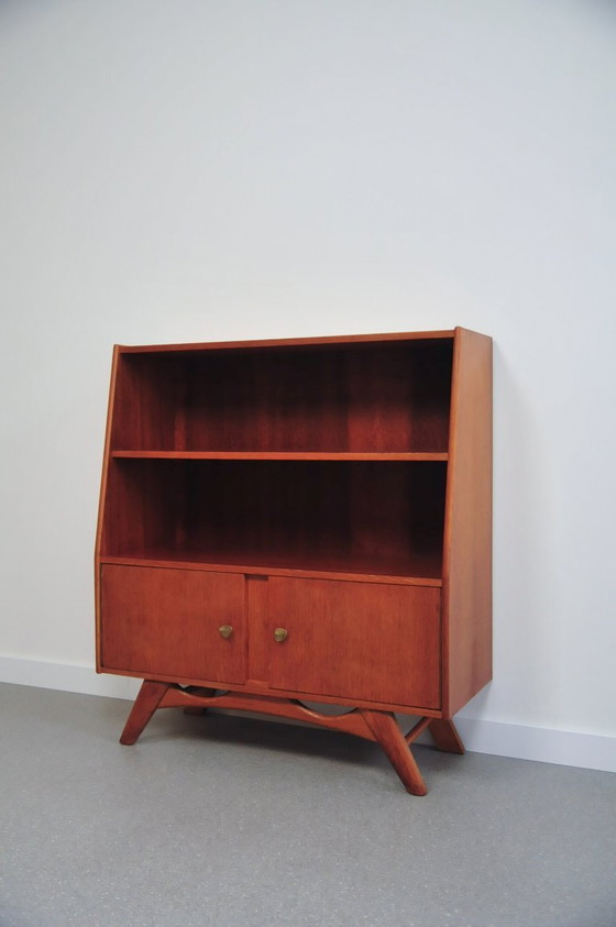 Teak Bookcase with Sculptural Legs – Wood, Brass, Vintage (photo 3 of 6)