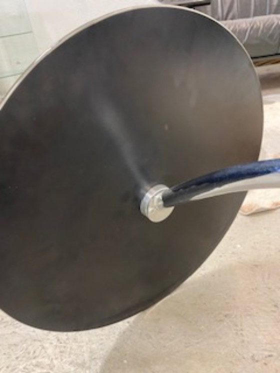 Image 1 of Glastisch mit Chrysanthemen-C-förmigem Bein, inspiriert von Eileen Gray