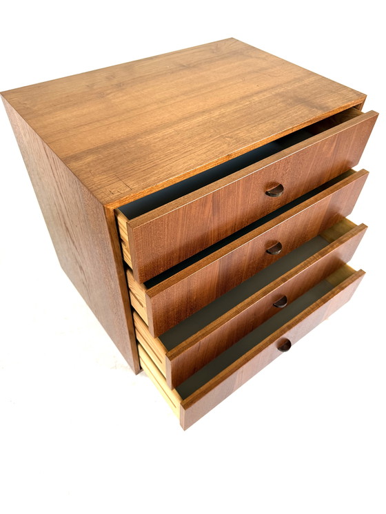 Image 1 of Ensemble de 2 commodes/tables de chevet danoises vintage des années 1960