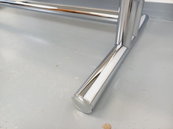 Image 1 of Scrivania vintage in legno di noce e metallo cromato degli anni '70