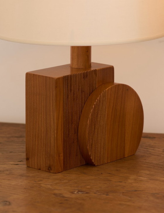 Image 1 of Paire de lampes artisanales géométriques en chêne massif circa 1970