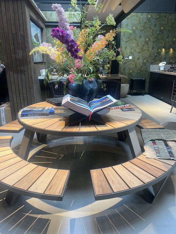 Image 1 of For Sale Extremis Round Picnic Set