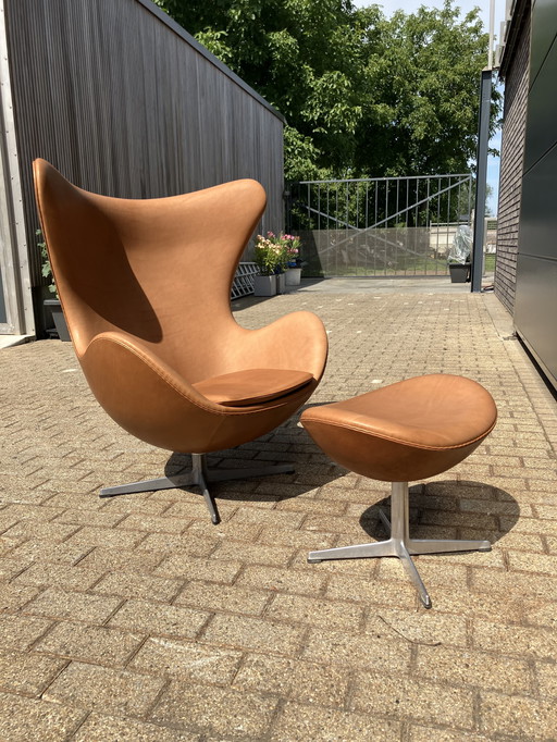 Fritz Hansen Egg Chair + Ottoman, Camel Cognac naturel leder, uit 1968 !!