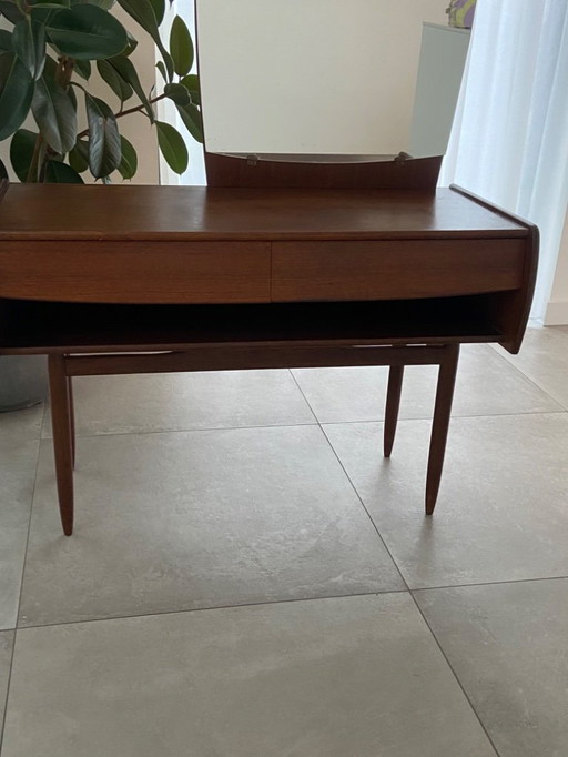 Louis Van Teeffelen / Webe dressing table