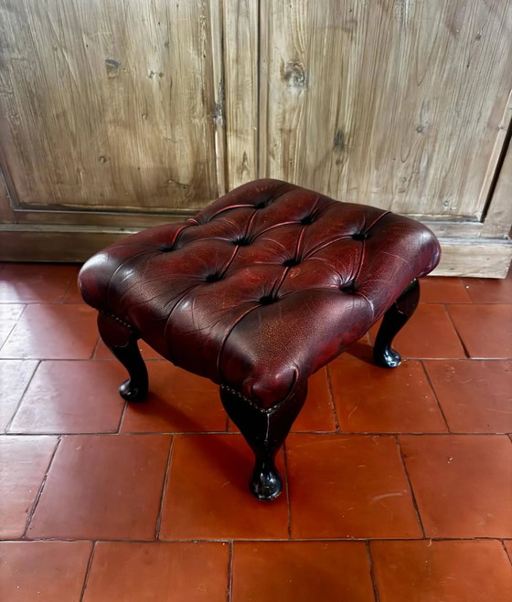 Vintage 1970s Chesterfield red leather footrest – Footstools & poufs, Wood (photo 7 of 12)