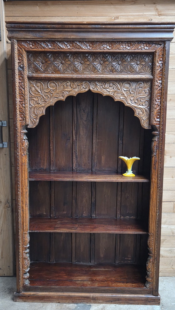 Image 1 of Armoire indienne ancienne en bois de manguier