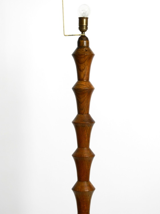 Image 1 of Preciosa lámpara de pie grande original alemana de los años 30 de madera de roble oscuro sin pantalla