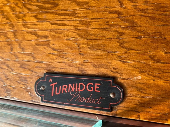 Image 1 of Elegante libreria vintage di metà secolo con ante scorrevoli in vetro di Turnidge