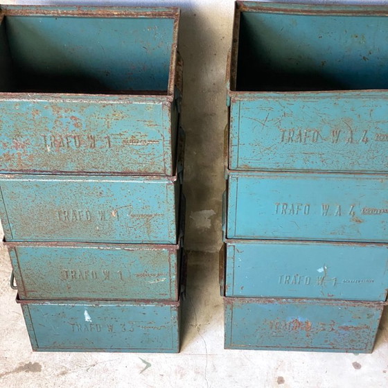 Lote de 8 cajas industriales apilables de metal – Armarios de almacenamiento (photo 5 of 6)