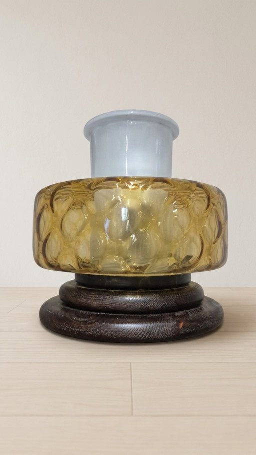 Table Lamp Mid-20th Century Amber Pressed Glass and Wood Lamp, 27 × 27 × 25 Cm – tafellampen (photo 2 of 8)