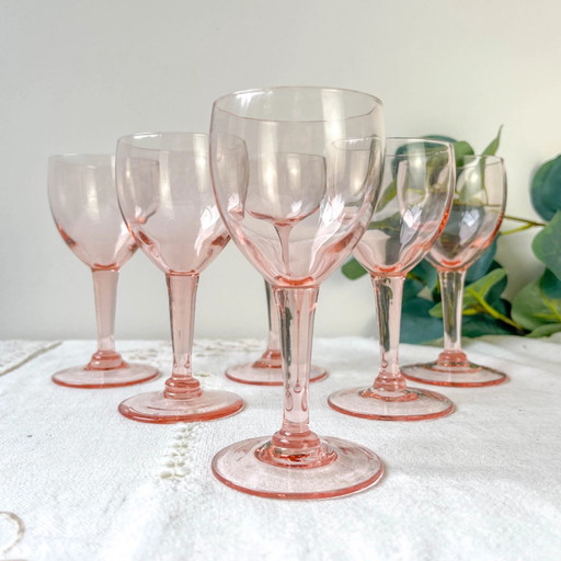 6 Verres à Vin Rouge Vintage en Verre Rose Facetté – Années 50 – Élégance Française