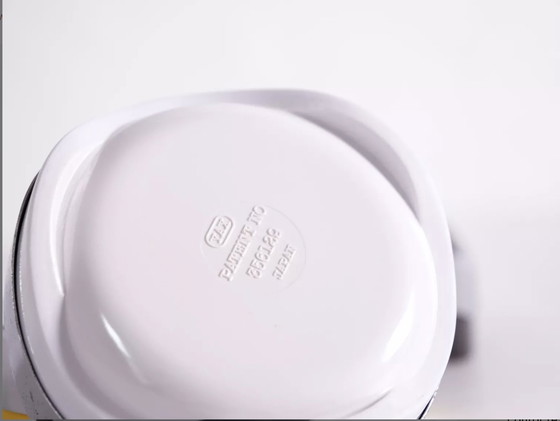 Image 1 of Aansteker en asbak Space Age van YAX JAPAN. Verzamelobject. 70's