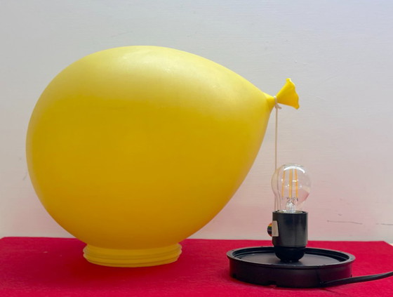 Lampe de Table Ballon Jaune, Yves Christin pour Bilumen, Années 80, Bilumen Yves Christin, Plastique, Modern (photo 5 sur 6)