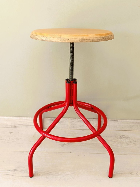 Image 1 of Antico sgabello da officina regolabile in altezza