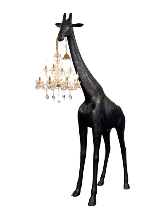 Image 1 of Fiberglas-Skulptur – Giraffe mit Kronleuchter – Schwarz, Gold