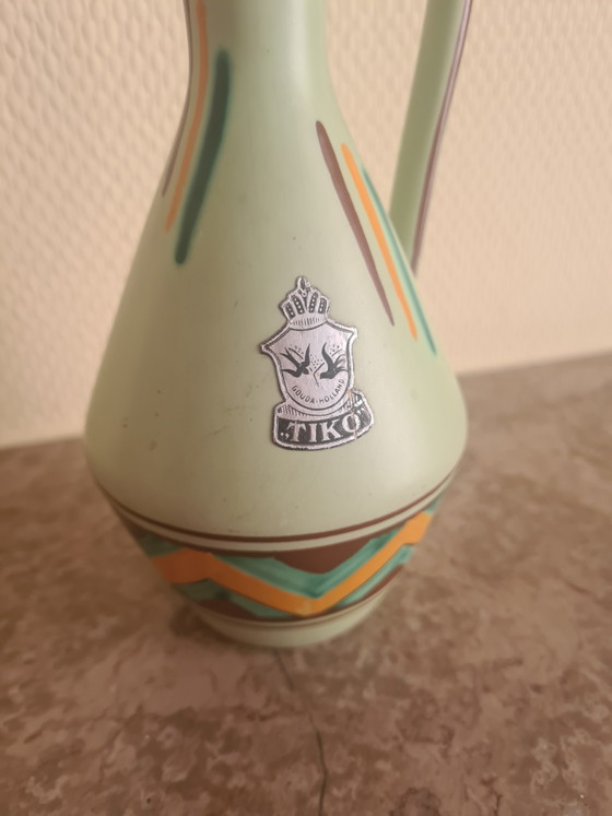 Gouda TIKO Dutch Art Pottery Vase 26cm – Handpainted Vintage Ceramic 1950s – Vase Hollande Fait Main (photo 4 of 6)