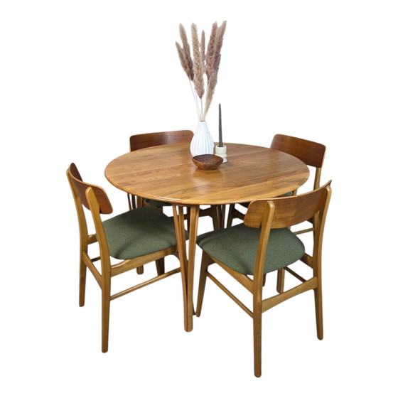 Image 1 of Haslev 'Timeless' tafel, vintage Deense verlengbare ronde / ovale  tafel