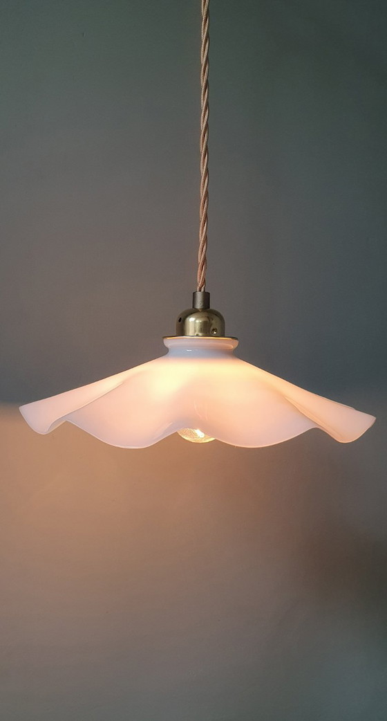 Vintage French Opaline pendant lamp with corrugated shade – Metal (photo 11 of 20)