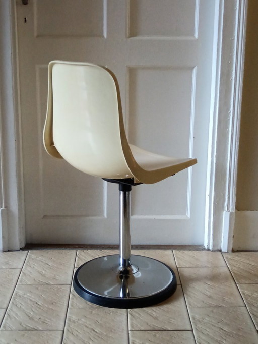 Chaise coque Cojer par Étienne Fermigier 1970