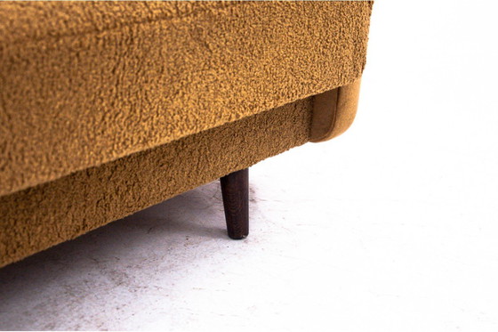 Image 1 of Gelbes Bouclé-Sofa aus der Mitte des Jahrhunderts, Dänemark, 1960er Jahre.
