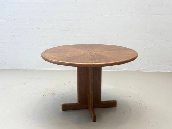 Round vintage dining table made of oak, 1970s – Wood (photo 11 of 14)